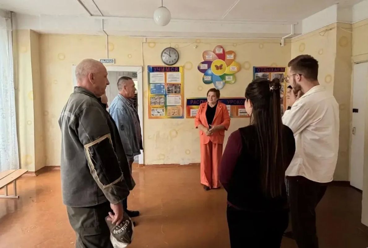 На связи с жителями. Алексей Муратов провел выездной приём в пункте временного размещения жителей освобожденных территорий На связи с жителями. Алексей Муратов провел выездной приём в пункте временного размещения жителей освобожденных территорий