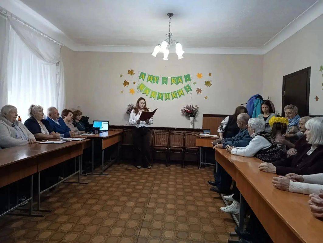 «Нам года — не беда, коль душа молода!»: как в Шахтерске отметили День пожилого человека «Нам года — не беда, коль душа молода!»: как в Шахтерске отметили День пожилого человека