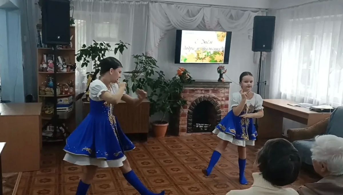 В Центре социального обслуживания прошел концерт ко Дню пожилых людей В Центре социального обслуживания прошел концерт ко Дню пожилых людей
