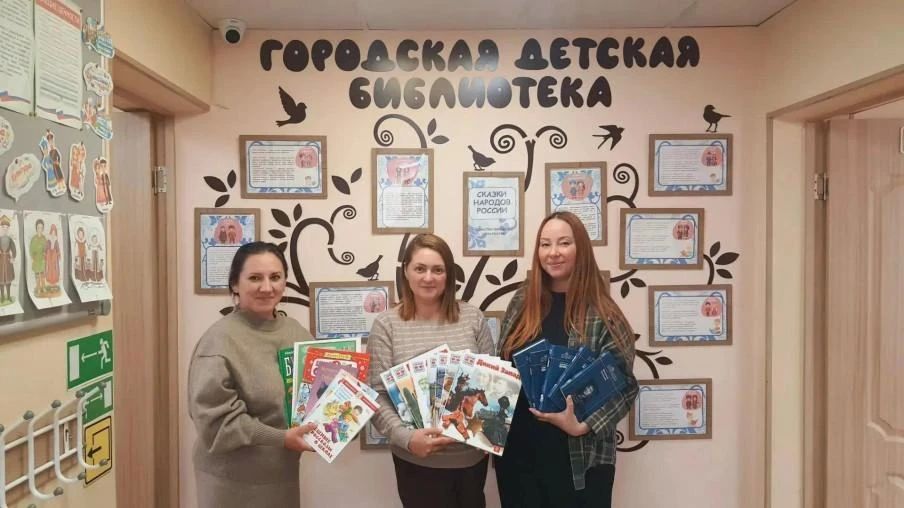 Сахалинцы собрали новые книги по акции «Подарок библиотекам Донбасса» Сахалинцы собрали новые книги по акции «Подарок библиотекам Донбасса»