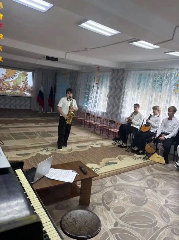 1 октября мир отмечал Международный день музыки, в связи с этим в ГБДОУ «ДЕТСКИЙ САД № 24 Г.О. ХАРЦЫЗСК» ДНР в рамках взаимодействия состоялась встреча с учащимися и преподавателями МБУ ДО "Харцызская детская школа искусств"... 1 октября мир отмечал Международный день музыки, в связи с этим в ГБДОУ «ДЕТСКИЙ САД № 24 Г.О. ХАРЦЫЗСК» ДНР в рамках взаимодействия состоялась встреча с учащимися и преподавателями МБУ ДО "Харцызская детская школа искусств"...