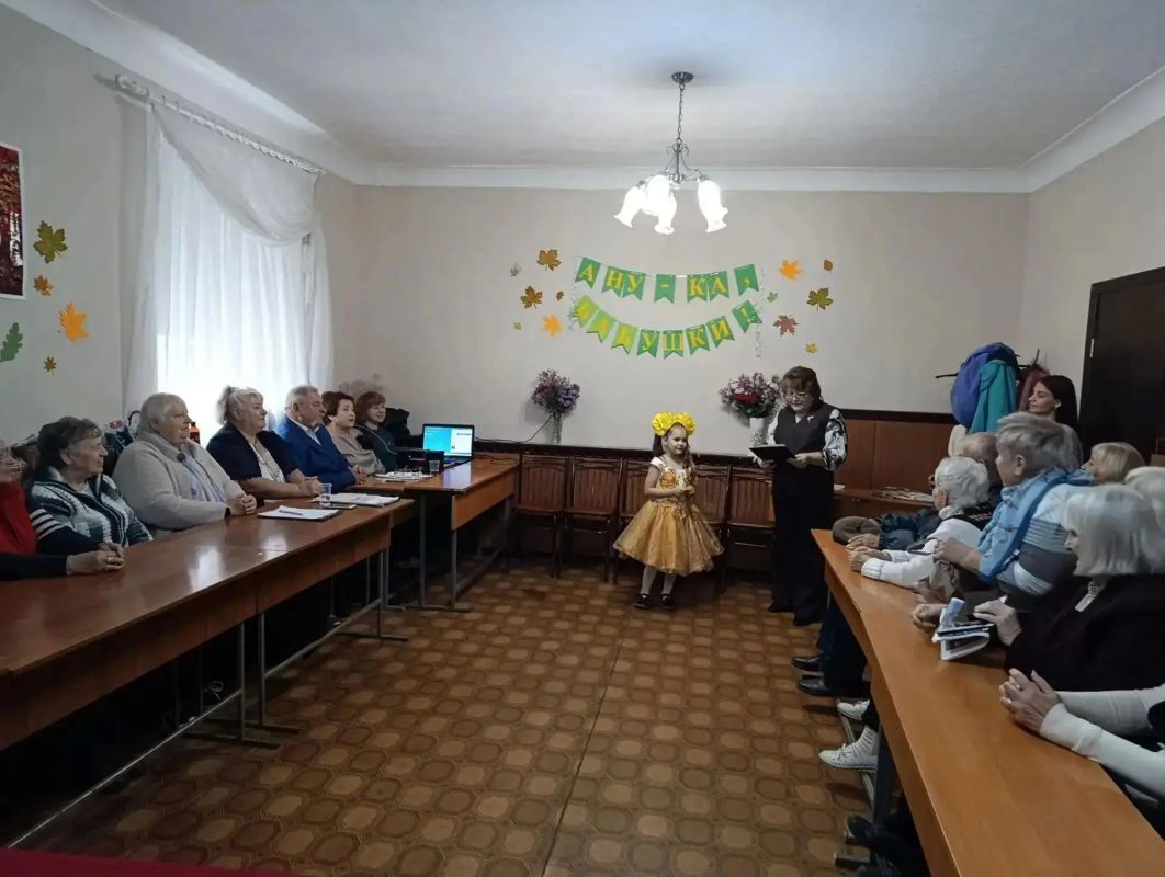 «Нам года — не беда, коль душа молода!»: как в Шахтерске отметили День пожилого человека «Нам года — не беда, коль душа молода!»: как в Шахтерске отметили День пожилого человека