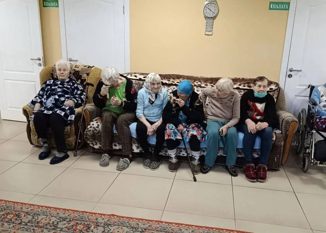 В осеннем календаре есть необычная дата, когда сердце переполняется чувством глубокой признательности, когда хочется говорить слова благодарности, быть особенно чуткими и внимательными к людям старшего поколения - это 1... В осеннем календаре есть необычная дата, когда сердце переполняется чувством глубокой признательности, когда хочется говорить слова благодарности, быть особенно чуткими и внимательными к людям старшего поколения - это 1...