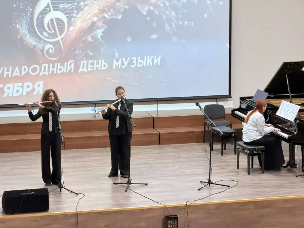 1 октября, в Международный день музыки, в стенах ДШИ «Симфония Приморья», в рамках партийного проекта "Культура малой Родины" состоялся яркий и душевный концерт под названием «Симфония юных талантов» 1 октября, в Международный день музыки, в стенах ДШИ «Симфония Приморья», в рамках партийного проекта "Культура малой Родины" состоялся яркий и душевный концерт под названием «Симфония юных талантов»