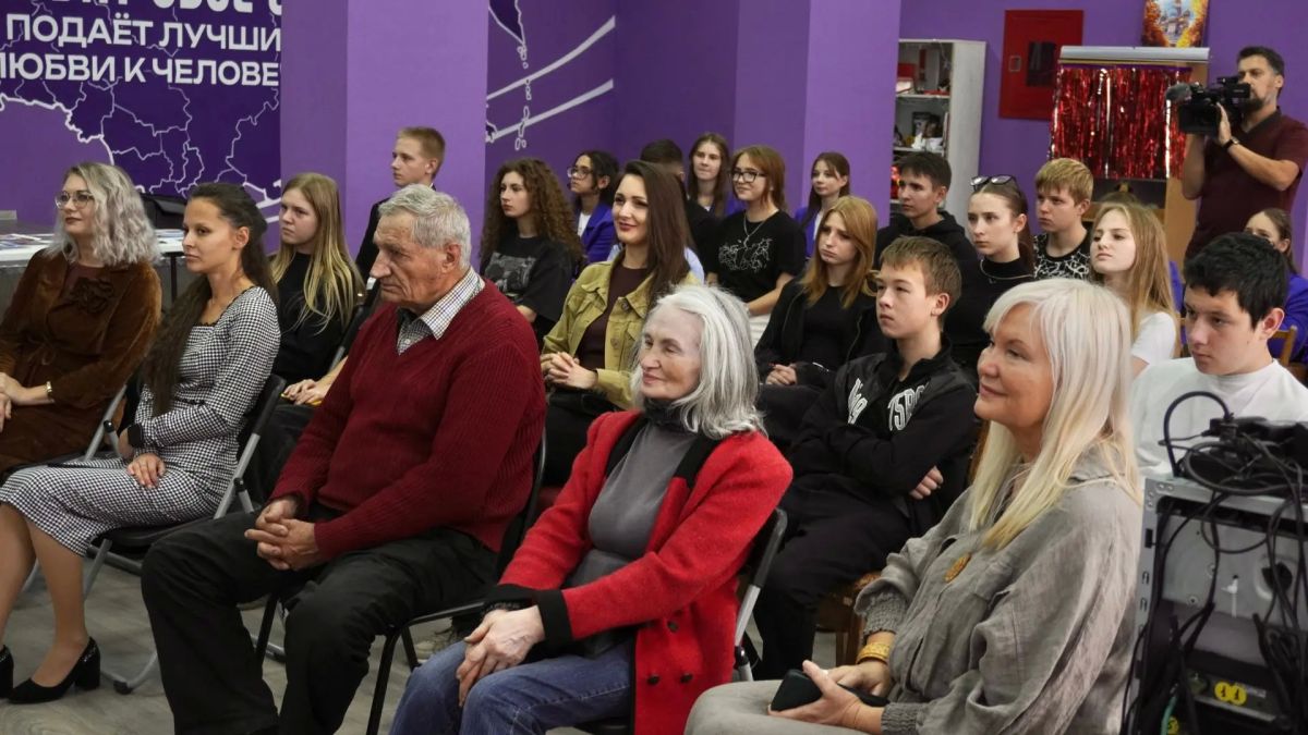 Вечер - встреча "Моей земли лицо родное", посвященный творчеству фотохудожника Юрия Давыденко Вечер - встреча "Моей земли лицо родное", посвященный творчеству фотохудожника Юрия Давыденко
