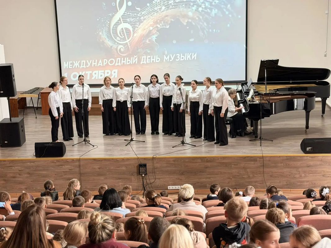 1 октября, в Международный день музыки, в стенах ДШИ «Симфония Приморья», в рамках партийного проекта "Культура малой Родины" состоялся яркий и душевный концерт под названием «Симфония юных талантов» 1 октября, в Международный день музыки, в стенах ДШИ «Симфония Приморья», в рамках партийного проекта "Культура малой Родины" состоялся яркий и душевный концерт под названием «Симфония юных талантов»