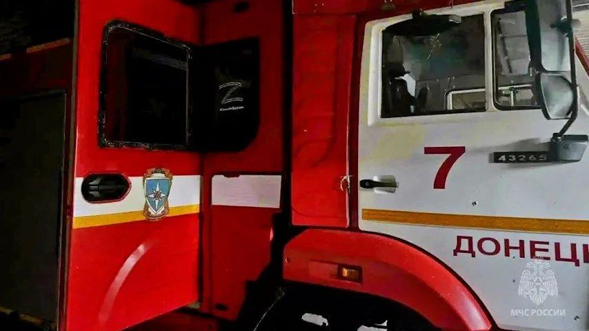 Восемь спасателей пострадали при атаке дронов в Донецке
