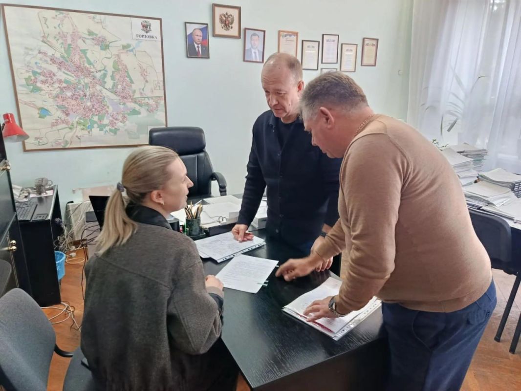 Роман Конев: Как сделать город безопаснее и гуманнее? Депутат горсовета Сергей Третьяков и замглавы администрации Горловки Игорь Горбатов обсудили работу с бездомными животными Роман Конев: Как сделать город безопаснее и гуманнее? Депутат горсовета Сергей Третьяков и замглавы администрации Горловки Игорь Горбатов обсудили работу с бездомными животными