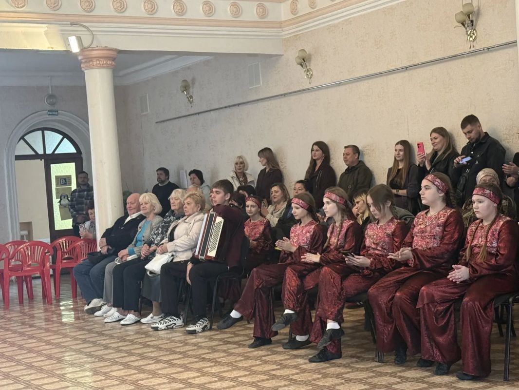 В Центре Культуры и Досуга "ВИКТОРИЯ" прошла концертная программа ко Дню пожилого человека «Жизнь прекрасна в возрасте любом!» В Центре Культуры и Досуга "ВИКТОРИЯ" прошла концертная программа ко Дню пожилого человека «Жизнь прекрасна в возрасте любом!»