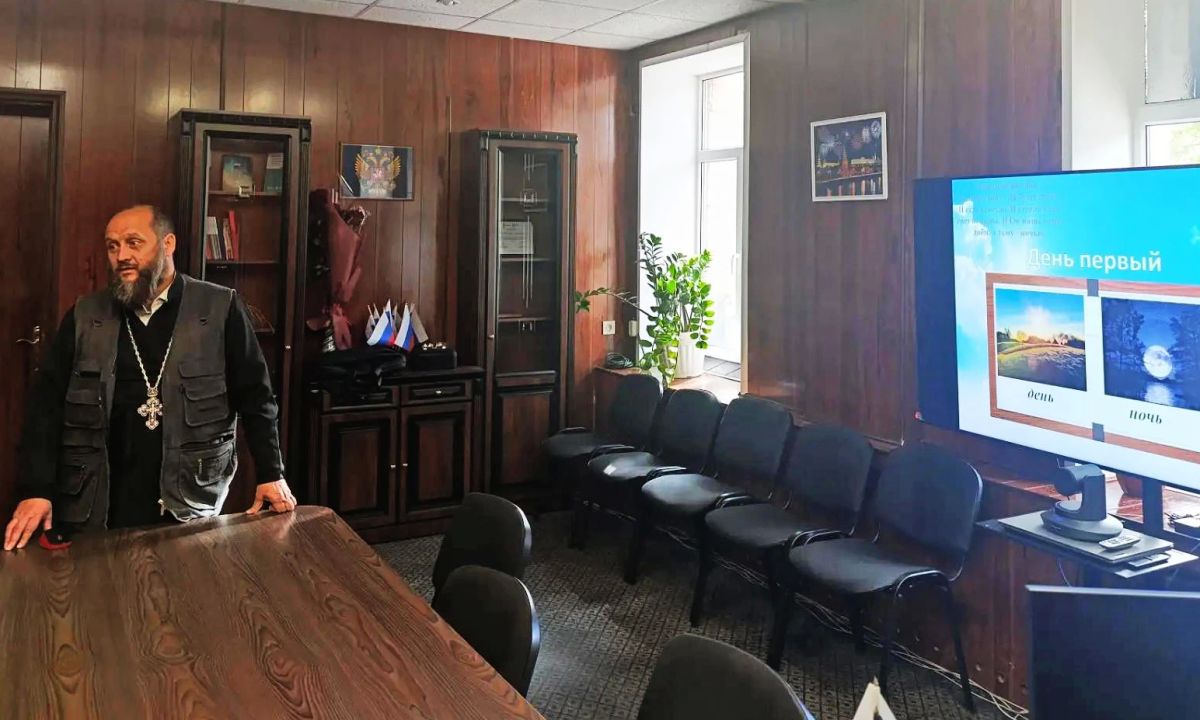 В администрации Краснолиманского муниципального округа к прекрасному светлому празднику святых мучениц Веры, Надежды, Любви и матери их Софии состоялась встреча для школьников и их родителей со священником из Красного Лимана В администрации Краснолиманского муниципального округа к прекрасному светлому празднику святых мучениц Веры, Надежды, Любви и матери их Софии состоялась встреча для школьников и их родителей со священником из Красного Лимана