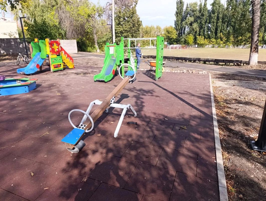 Благоустройство заводского парка: работы вышли на финишную прямую Благоустройство заводского парка: работы вышли на финишную прямую