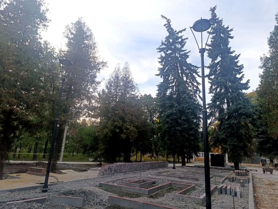 В Ждановке Шахтерского муниципального округа продолжается реализация проекта по созданию Аллеи памяти Героев В Ждановке Шахтерского муниципального округа продолжается реализация проекта по созданию Аллеи памяти Героев