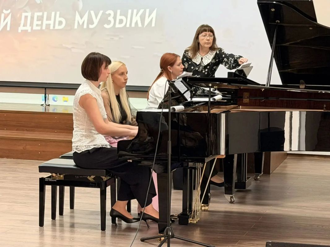 1 октября, в Международный день музыки, в стенах ДШИ «Симфония Приморья», в рамках партийного проекта "Культура малой Родины" состоялся яркий и душевный концерт под названием «Симфония юных талантов» 1 октября, в Международный день музыки, в стенах ДШИ «Симфония Приморья», в рамках партийного проекта "Культура малой Родины" состоялся яркий и душевный концерт под названием «Симфония юных талантов»