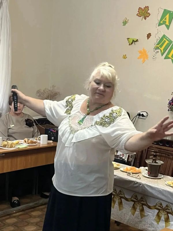 «Нам года — не беда, коль душа молода!»: как в Шахтерске отметили День пожилого человека «Нам года — не беда, коль душа молода!»: как в Шахтерске отметили День пожилого человека