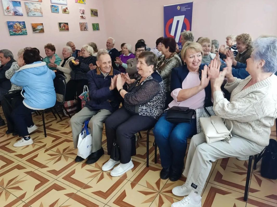«Золотая осень жизни»: в Харцызске состоялся праздничный концерт для представителей старшего поколения «Золотая осень жизни»: в Харцызске состоялся праздничный концерт для представителей старшего поколения