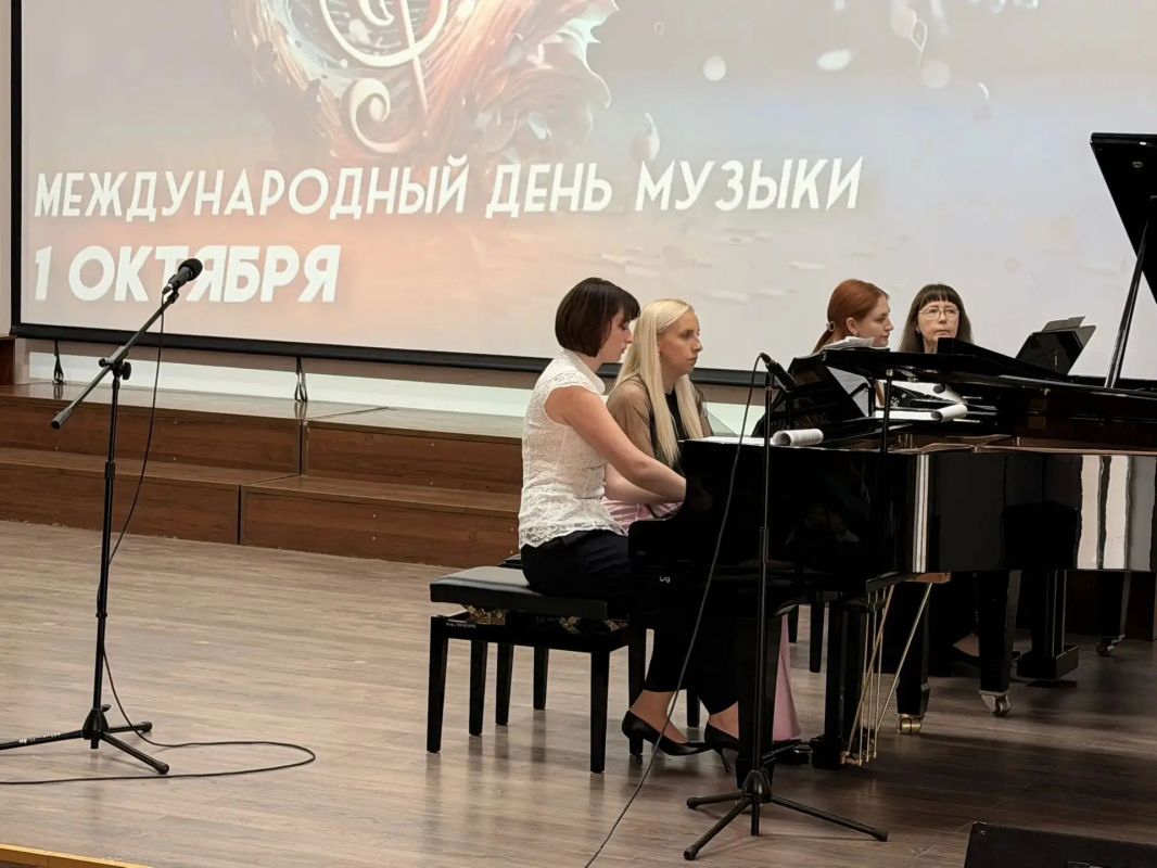 1 октября, в Международный день музыки, в стенах ДШИ «Симфония Приморья», в рамках партийного проекта "Культура малой Родины" состоялся яркий и душевный концерт под названием «Симфония юных талантов» 1 октября, в Международный день музыки, в стенах ДШИ «Симфония Приморья», в рамках партийного проекта "Культура малой Родины" состоялся яркий и душевный концерт под названием «Симфония юных талантов»