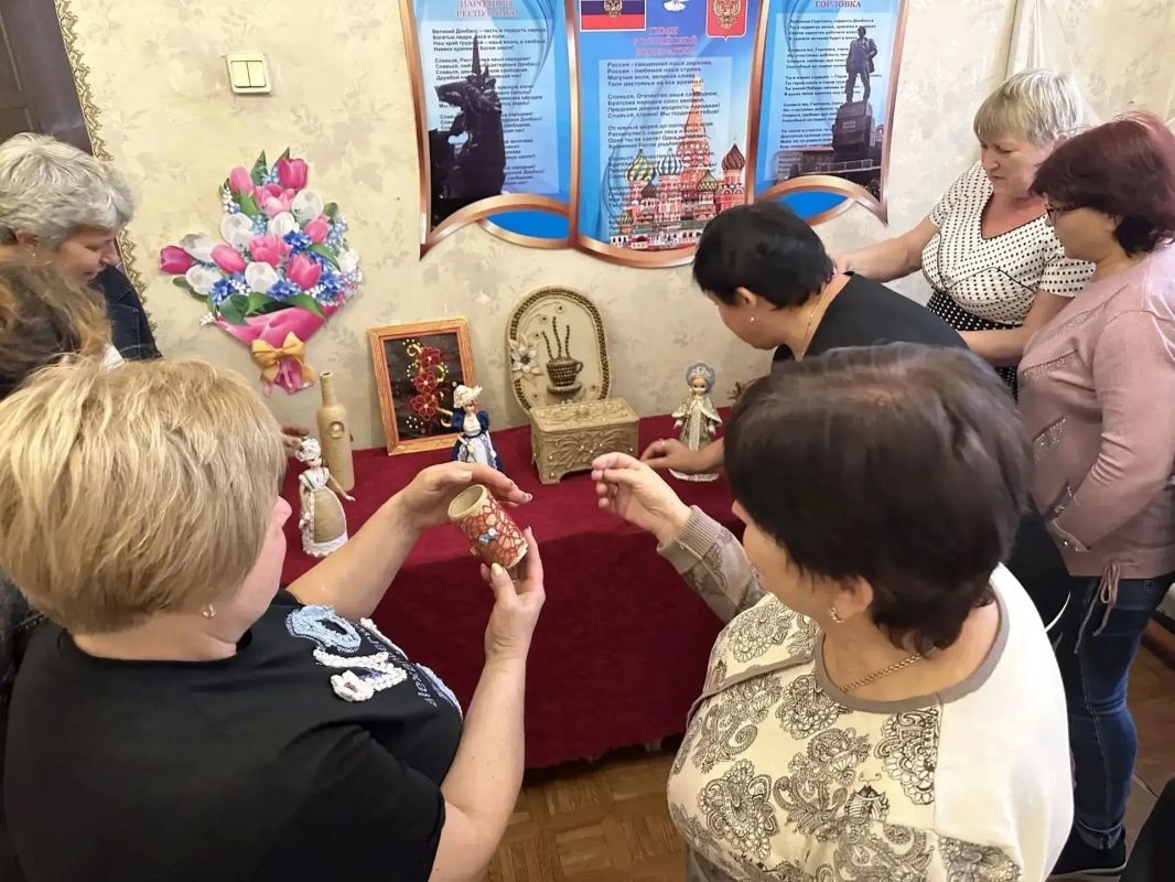 Искусство, согретое теплом души: выставка в Никитовском районе Искусство, согретое теплом души: выставка в Никитовском районе