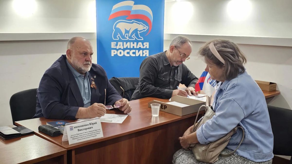 На связи с жителями. Алексей Муратов провел выездной приём в пункте временного размещения жителей освобожденных территорий На связи с жителями. Алексей Муратов провел выездной приём в пункте временного размещения жителей освобожденных территорий