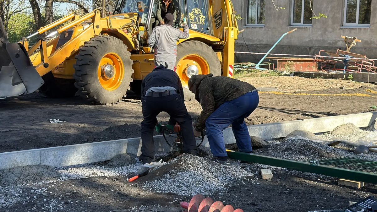 Наталья Великодная: Наш юный глава выехал на стройку Наталья Великодная: Наш юный глава выехал на стройку