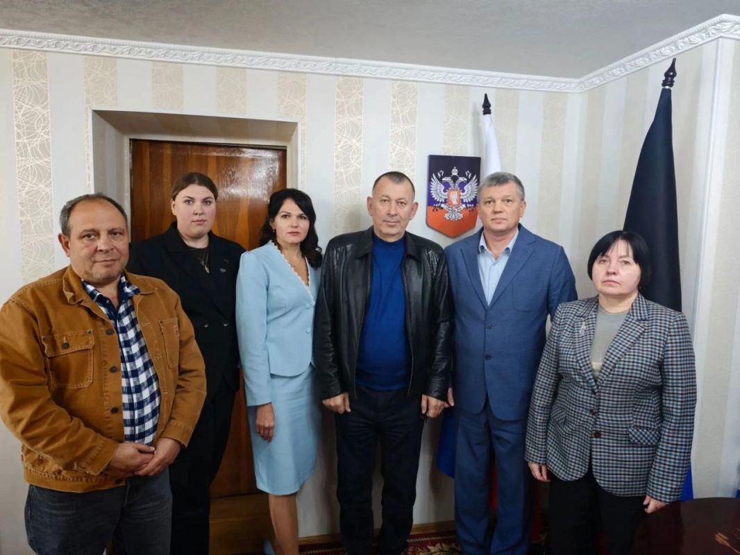 Новый этап защиты трудовых прав: в Донецке подписан договор о взаимодействии Юго-Западной трудинспекции и Федерации профсоюзов ДНР Новый этап защиты трудовых прав: в Донецке подписан договор о взаимодействии Юго-Западной трудинспекции и Федерации профсоюзов ДНР