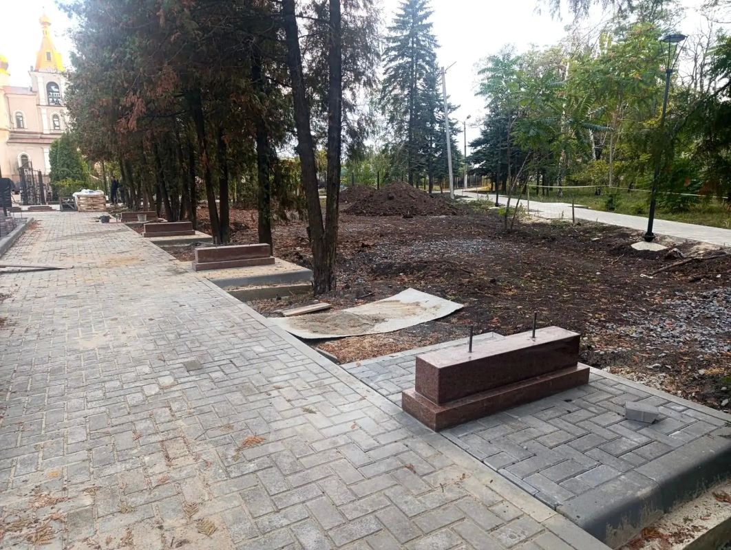 В Ждановке Шахтерского муниципального округа продолжается реализация проекта по созданию Аллеи памяти Героев В Ждановке Шахтерского муниципального округа продолжается реализация проекта по созданию Аллеи памяти Героев