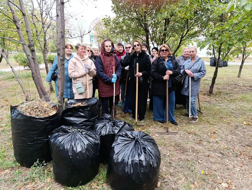Елена Рязанцева: Сотрудники учреждений образования Пролетарского района приняли участие в общегородском субботнике Елена Рязанцева: Сотрудники учреждений образования Пролетарского района приняли участие в общегородском субботнике