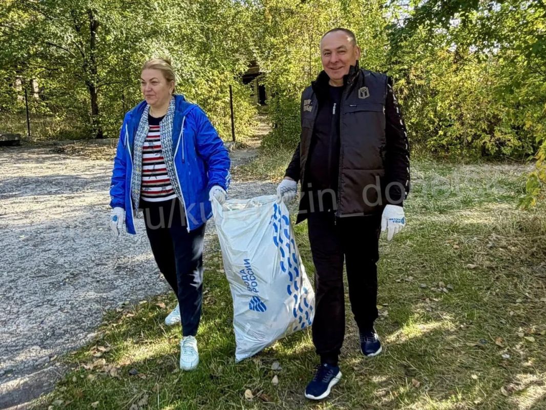 Алексей Кулемзин: Сегодня в рамках Всероссийской акции «Вода России», а также в рамках проведения субботника сотрудники отдела экологической безопасности администрации городского округа Донецк совместно с представителями... Алексей Кулемзин: Сегодня в рамках Всероссийской акции «Вода России», а также в рамках проведения субботника сотрудники отдела экологической безопасности администрации городского округа Донецк совместно с представителями...