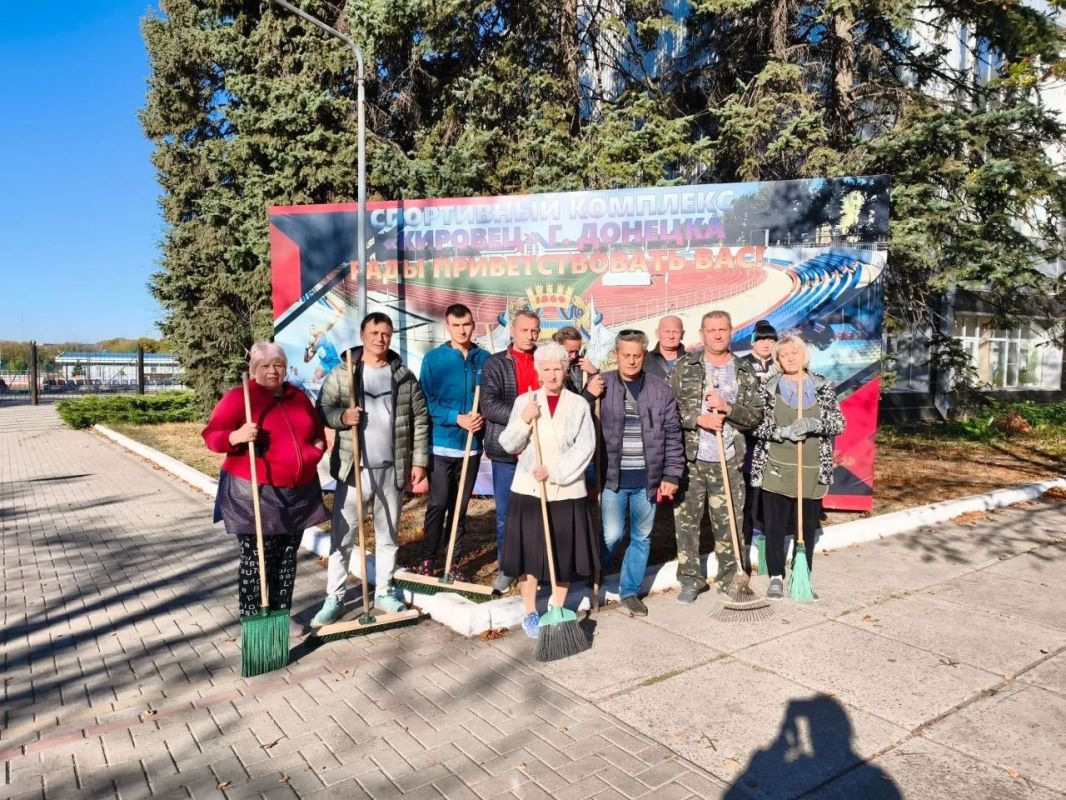 К субботнику присоединились предприятия и учреждения Кировского внутригородского района города Донецк!