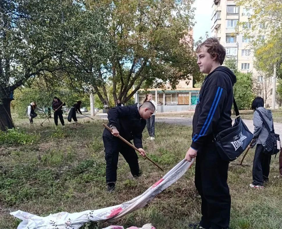 Елена Рязанцева: Выражаем благодарность студентам и сотрудникам техникумов Пролетарского района за наведение чистоты и порядка на территории района Елена Рязанцева: Выражаем благодарность студентам и сотрудникам техникумов Пролетарского района за наведение чистоты и порядка на территории района