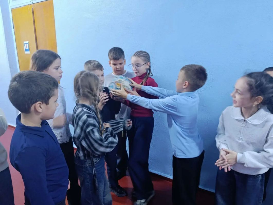 2 октября в ГБОУ «Гимназия г. о. Торез» прошла традиционная еженедельная «Большая перемена» для учеников начальных классов 2 октября в ГБОУ «Гимназия г. о. Торез» прошла традиционная еженедельная «Большая перемена» для учеников начальных классов
