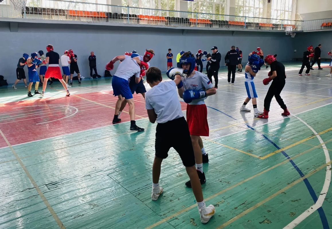 БОКС ОБЪЕДИНЯЕТ! 3 октября 2026 года на базе СК «ТРУБНИК» г.о. Харцызск прошла совместная тренировка по боксу в рамках подготовки к Всероссийским соревнованиям на призы РФСО «Спартак» среди юношей и юниоров, посвящённым... БОКС ОБЪЕДИНЯЕТ! 3 октября 2026 года на базе СК «ТРУБНИК» г.о. Харцызск прошла совместная тренировка по боксу в рамках подготовки к Всероссийским соревнованиям на призы РФСО «Спартак» среди юношей и юниоров, посвящённым...