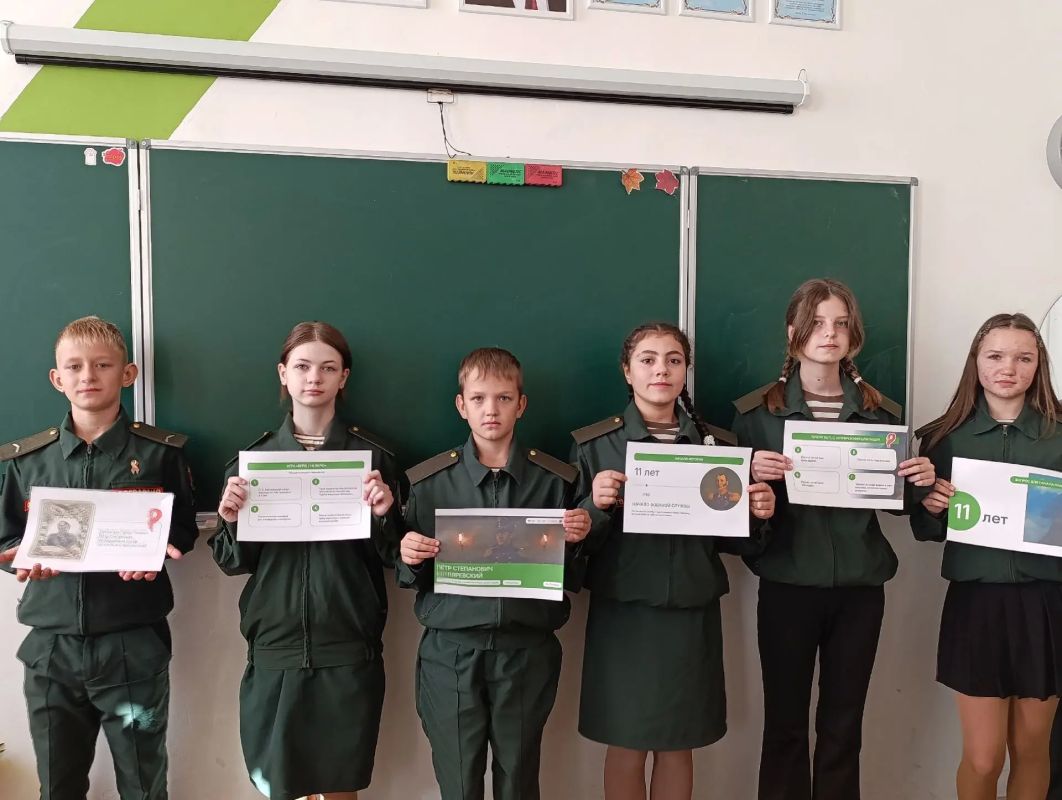 В школах Ждановки прошли очередные «Разговоры о важном» В школах Ждановки прошли очередные «Разговоры о важном»
