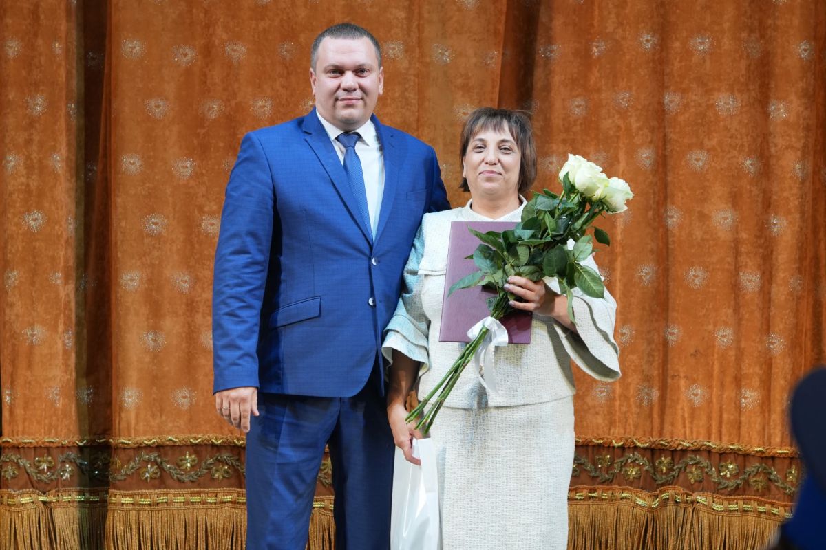 Сегодня в Донецке состоялось торжественное мероприятие по случаю Дня учителя Сегодня в Донецке состоялось торжественное мероприятие по случаю Дня учителя