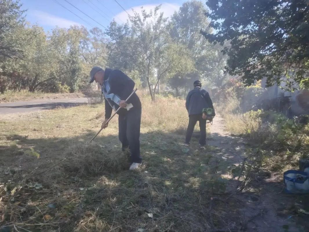 Роман Конев: Жители Центрально-Городского района Горловки вышли на уборку: в минувшие выходные силами ТОС было проведено два субботника Роман Конев: Жители Центрально-Городского района Горловки вышли на уборку: в минувшие выходные силами ТОС было проведено два субботника