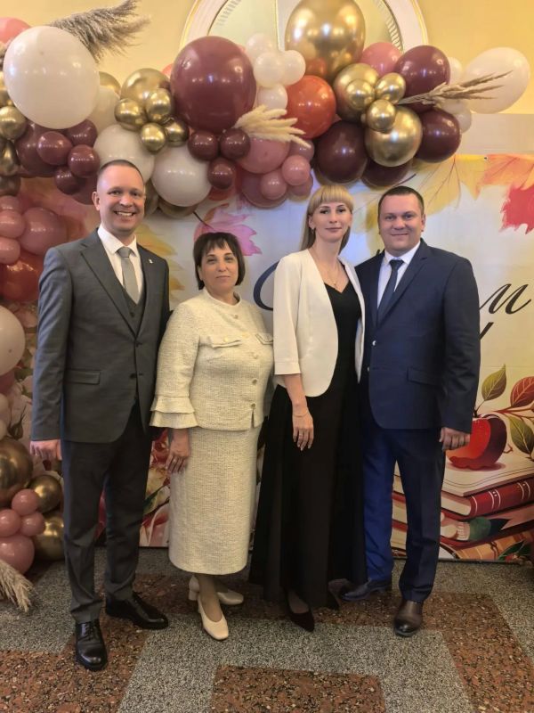 Сегодня в Донецке состоялось торжественное мероприятие по случаю Дня учителя Сегодня в Донецке состоялось торжественное мероприятие по случаю Дня учителя