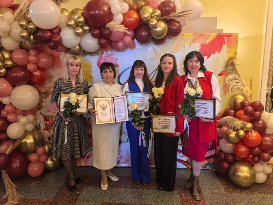 Сегодня в Донецке состоялось торжественное мероприятие по случаю Дня учителя Сегодня в Донецке состоялось торжественное мероприятие по случаю Дня учителя