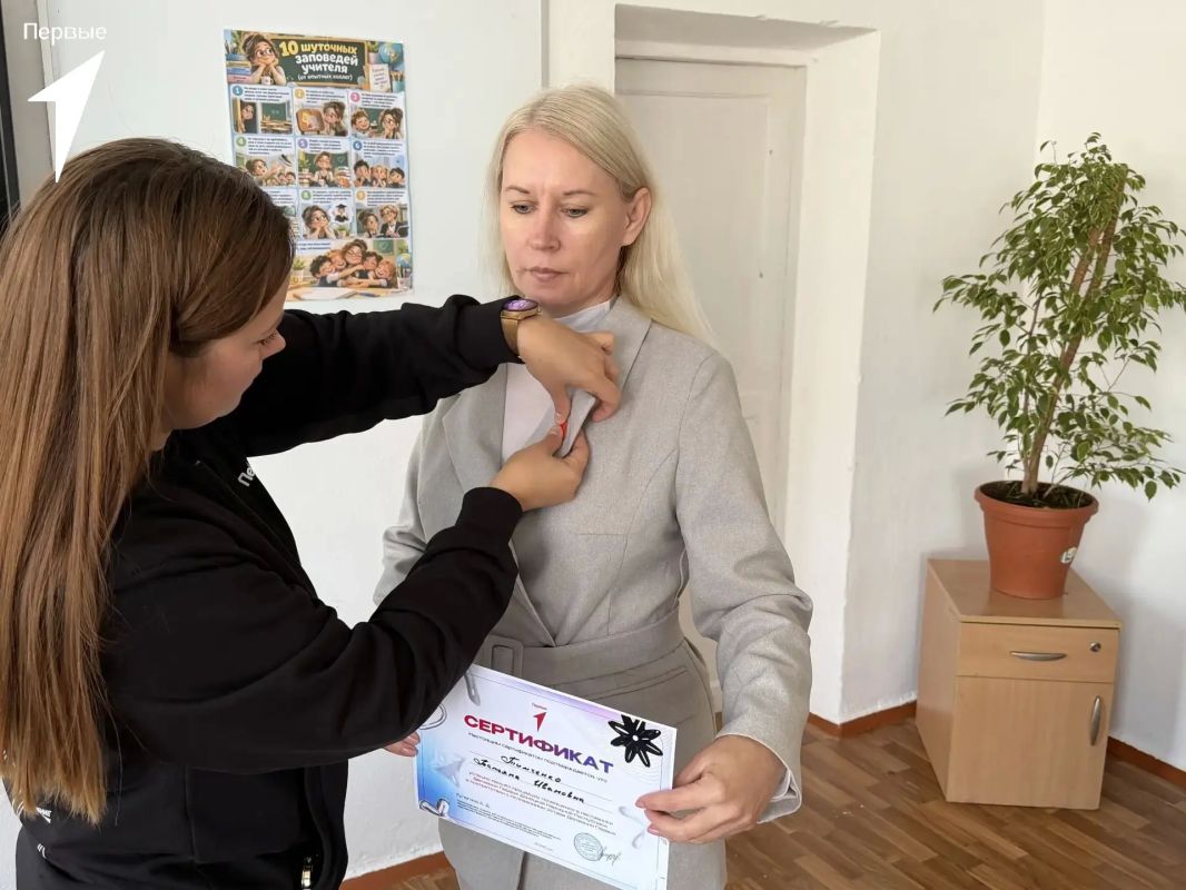Наставники Первых. В Свободненской школе Совет Первых провёл мероприятие ко Дню учителя в рамках проекта «Торжественное посвящение в Движение Первых» Главное событие — церемония посвящения в наставники: новым наставникам... Наставники Первых. В Свободненской школе Совет Первых провёл мероприятие ко Дню учителя в рамках проекта «Торжественное посвящение в Движение Первых» Главное событие — церемония посвящения в наставники: новым наставникам...