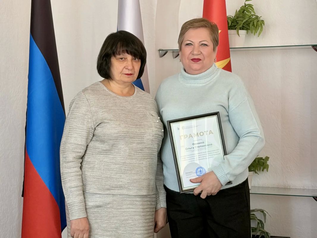 Сегодня, 5 октября, Артём Чесноков, Глава муниципального образования городского округа Торез, в День учителя поздравил работников образовательной сферы Сегодня, 5 октября, Артём Чесноков, Глава муниципального образования городского округа Торез, в День учителя поздравил работников образовательной сферы