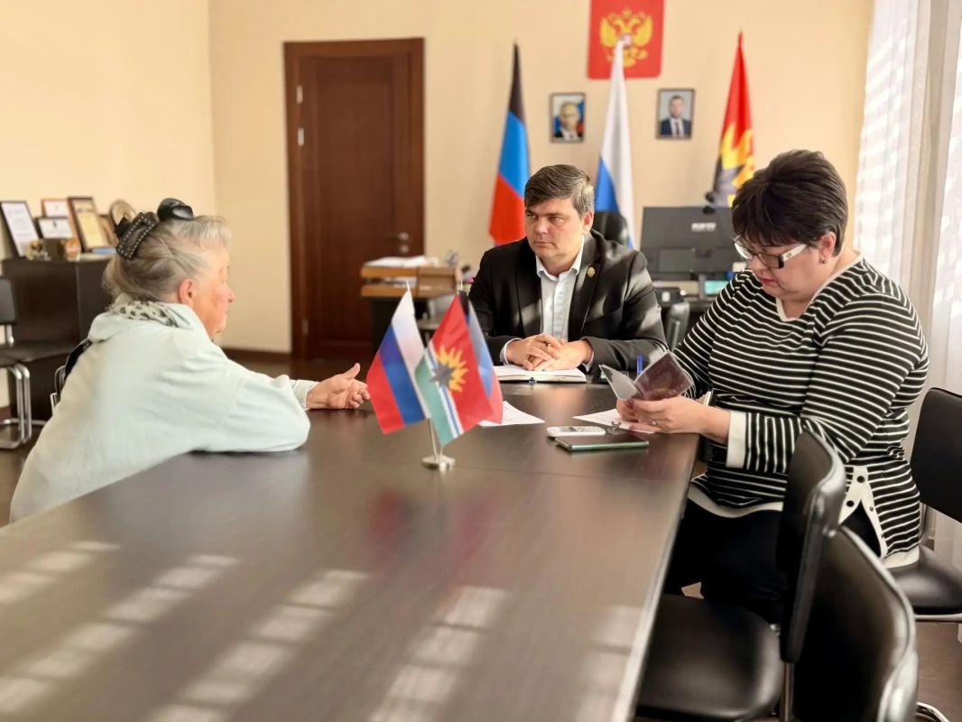 5 октября 2026 года, Глава муниципального образования городской округ Торез Артем Чесноков провел прием населения по личным вопросам