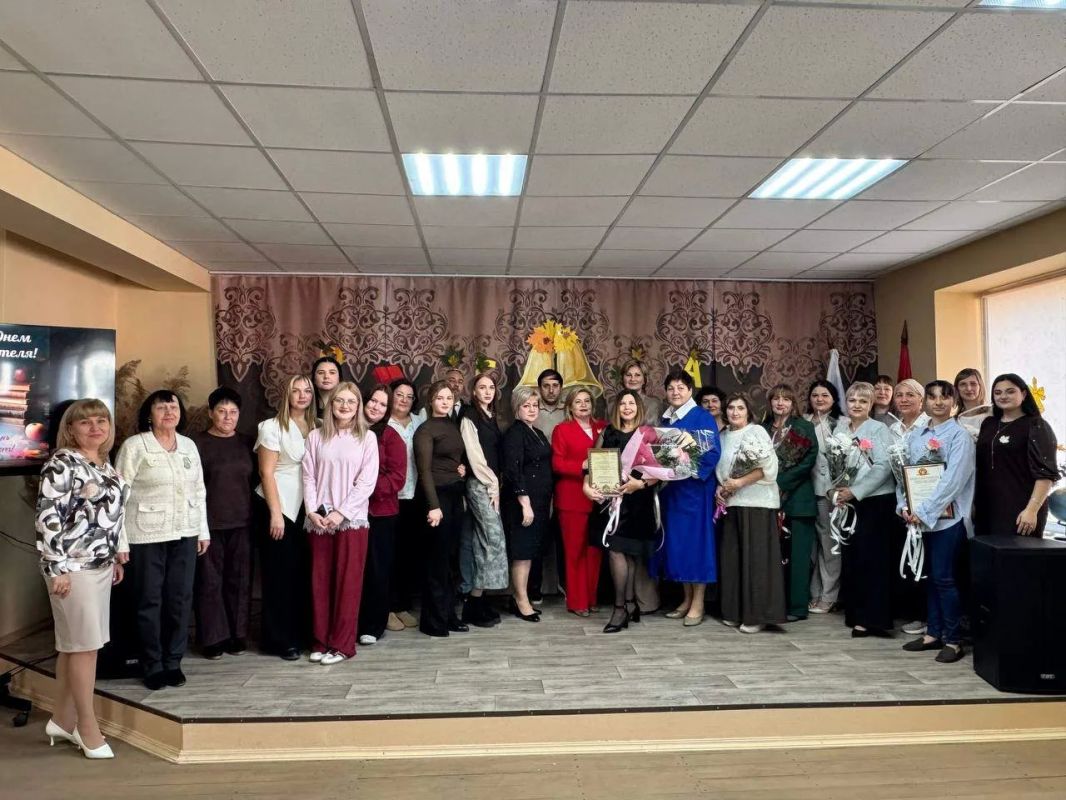 В Ждановке состоялся концерт «Праздничное настроение», посвященный Дню учителя