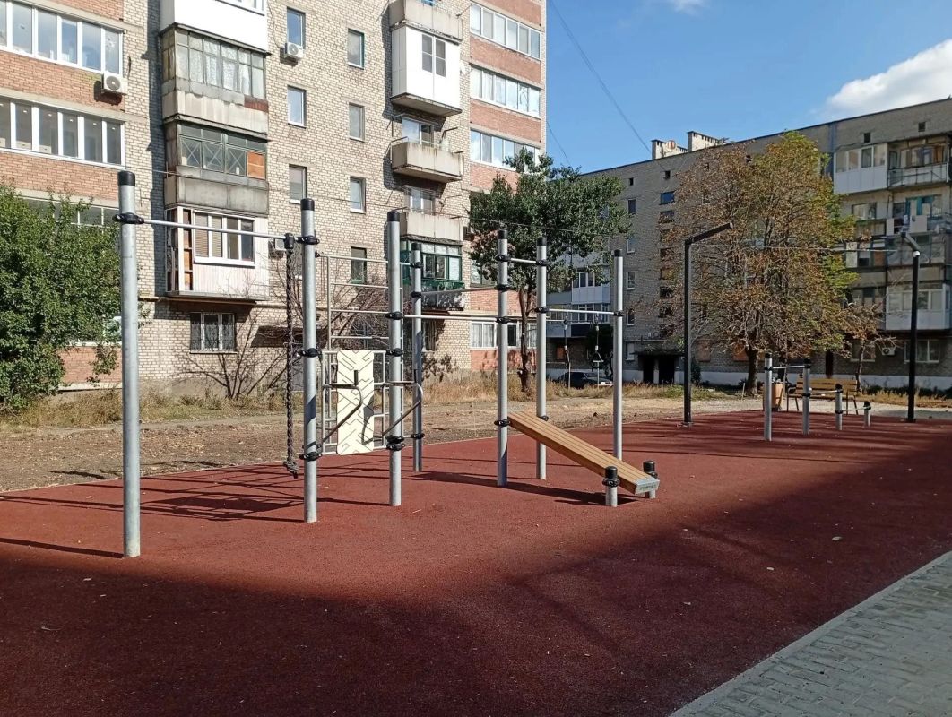 Во дворе дома № 24 в микрорайоне «Центральном» завершено строительство новой детской площадки Во дворе дома № 24 в микрорайоне «Центральном» завершено строительство новой детской площадки