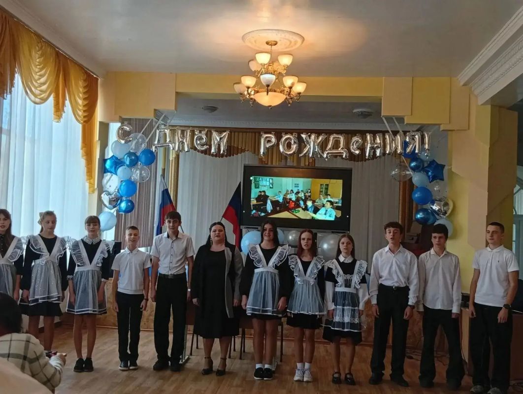 Школа Ждановки отпраздновала свой день рождения Школа Ждановки отпраздновала свой день рождения
