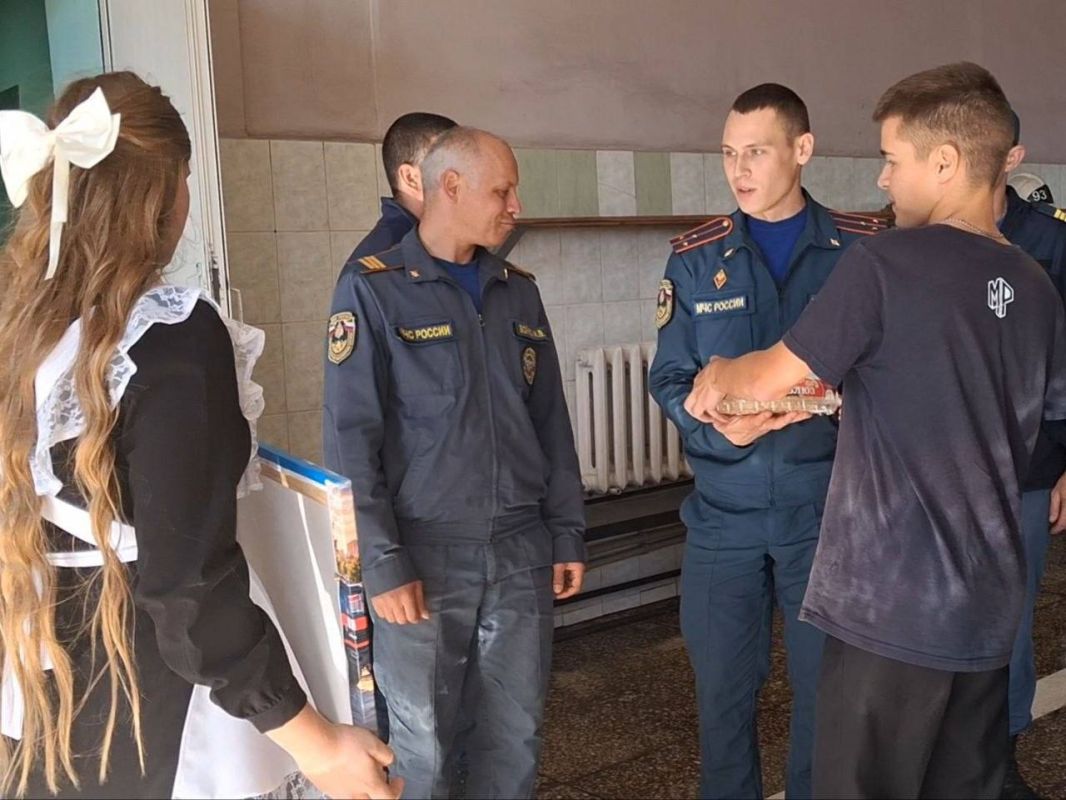 Молодёжка поздравила с Днём гражданской обороны Молодёжка поздравила с Днём гражданской обороны