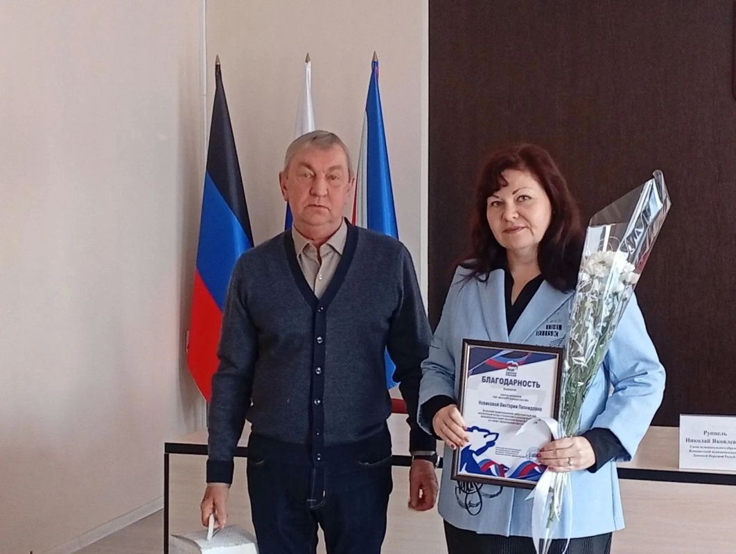 Николай Руппель: В День учителя поблагодарил за служение детям и вручил заслуженные награды начальнику отдела образования администрации округа Зинаиде Колесовой, руководителям и учителям образовательных учреждений округа Николай Руппель: В День учителя поблагодарил за служение детям и вручил заслуженные награды начальнику отдела образования администрации округа Зинаиде Колесовой, руководителям и учителям образовательных учреждений округа