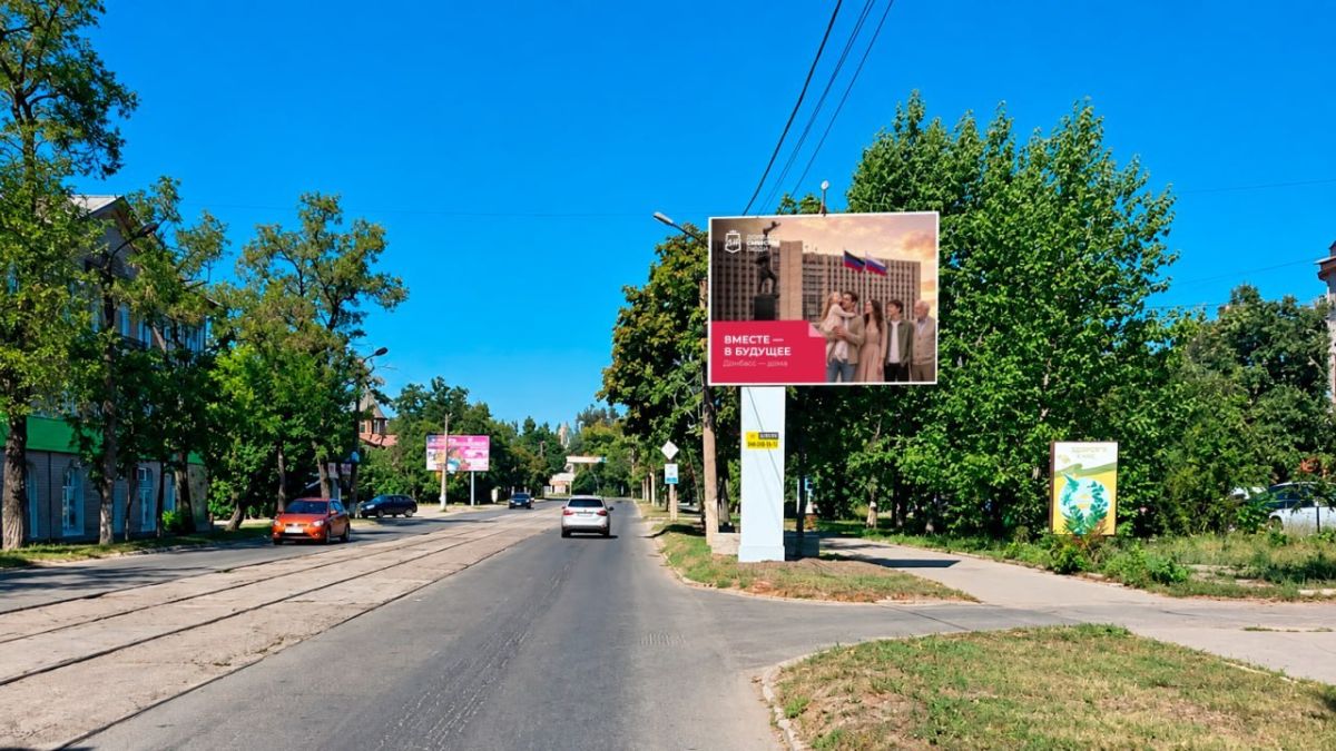 В Горловке появились цифровые рекламные экраны