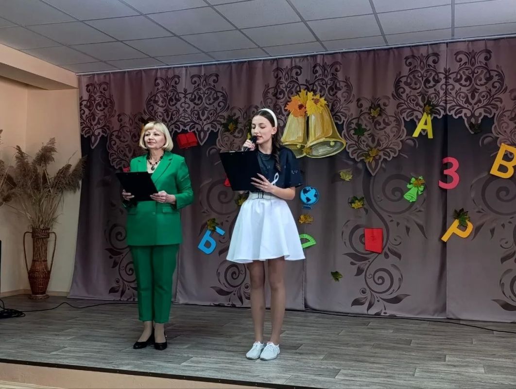 В Ждановке состоялся концерт «Праздничное настроение», посвященный Дню учителя В Ждановке состоялся концерт «Праздничное настроение», посвященный Дню учителя
