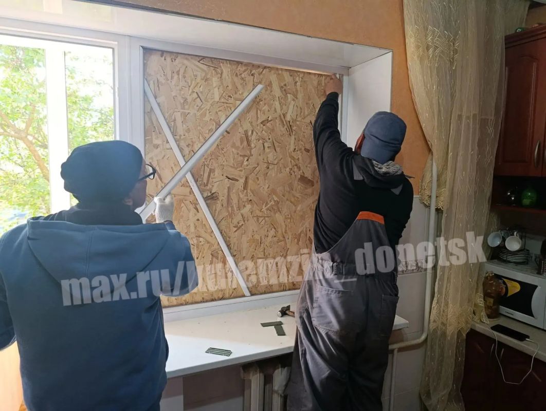 Алексей Кулемзин: Специалисты шеф-региона г. Москвы проводят работы по закрытию теплового контура многоквартирного дома в Будённовском районе, поврежденного в результате ночной атаки укронацистов Алексей Кулемзин: Специалисты шеф-региона г. Москвы проводят работы по закрытию теплового контура многоквартирного дома в Будённовском районе, поврежденного в результате ночной атаки укронацистов