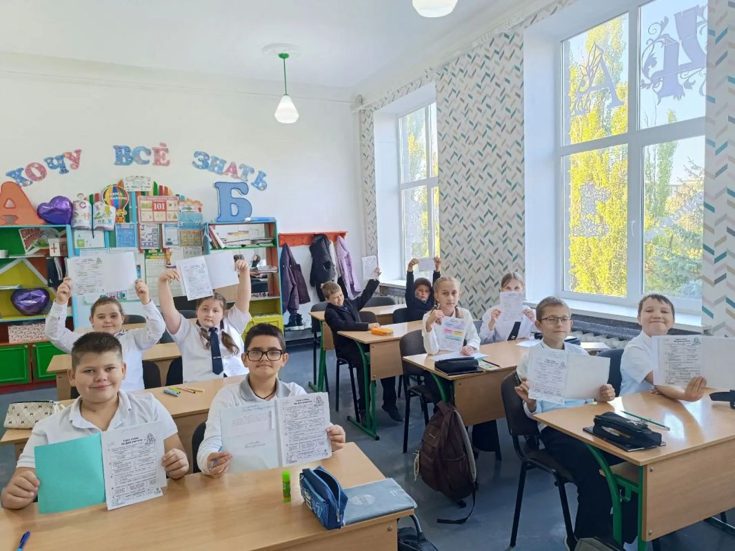 В школах Ждановки прошли очередные «Разговоры о важном» В школах Ждановки прошли очередные «Разговоры о важном»