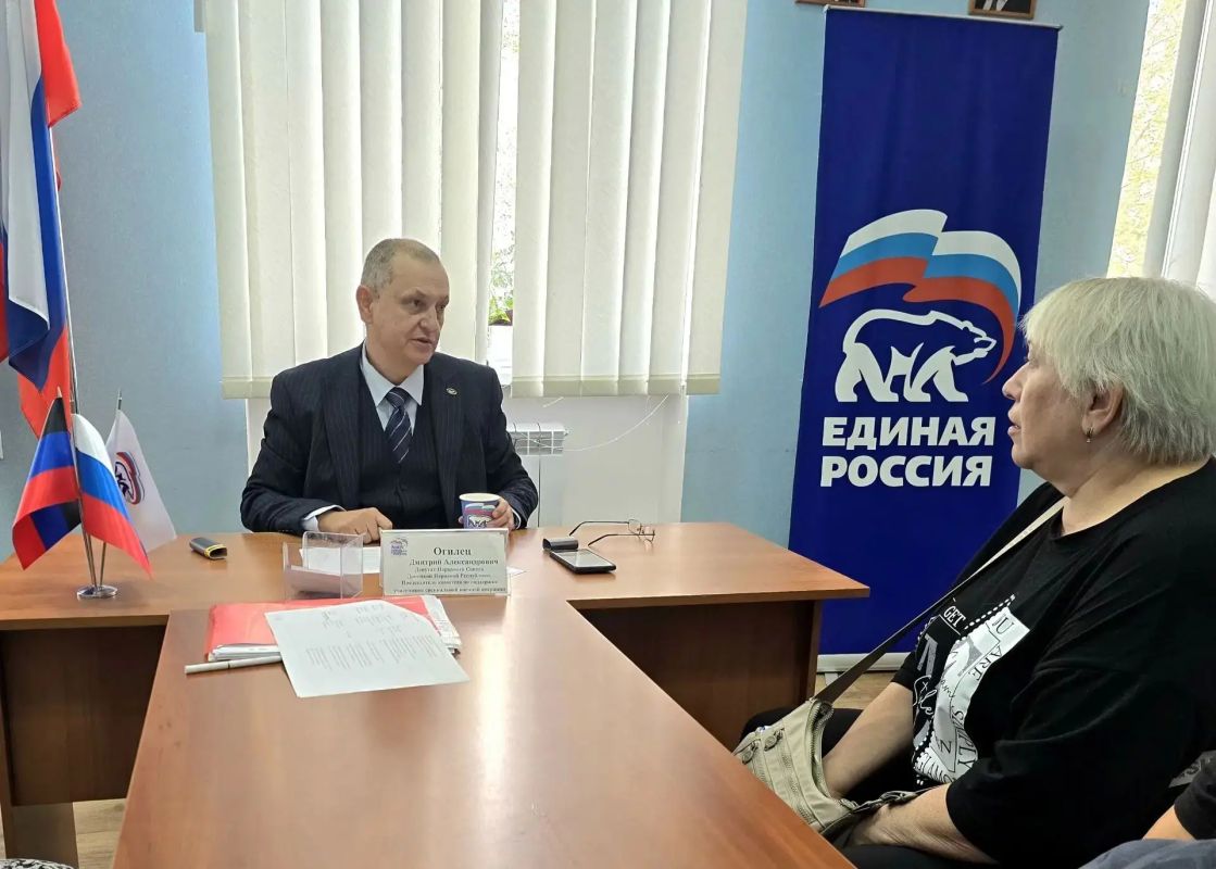 Дмитрий Огилец: По поручению Главы Донецкой Народной Республики, провёл приём граждан на своём округе Харцызск, в общественной приёмной партии Единая Россия Дмитрий Огилец: По поручению Главы Донецкой Народной Республики, провёл приём граждан на своём округе Харцызск, в общественной приёмной партии Единая Россия