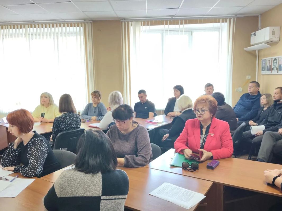 На еженедельном аппаратном совещании с начальниками управлений, отделов, секторов администрации округа и руководителями учреждений рассмотрели ряд вопросов, среди которых начальник Металлистовского территориального отдела... На еженедельном аппаратном совещании с начальниками управлений, отделов, секторов администрации округа и руководителями учреждений рассмотрели ряд вопросов, среди которых начальник Металлистовского территориального отдела...